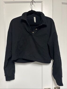 ALO Yoga Preppy Black Collar Crop Sweatshirt